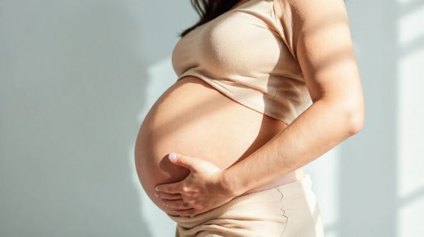 Ostéopathie pour femmes enceintes : les bienfaits pour soulager les douleurs